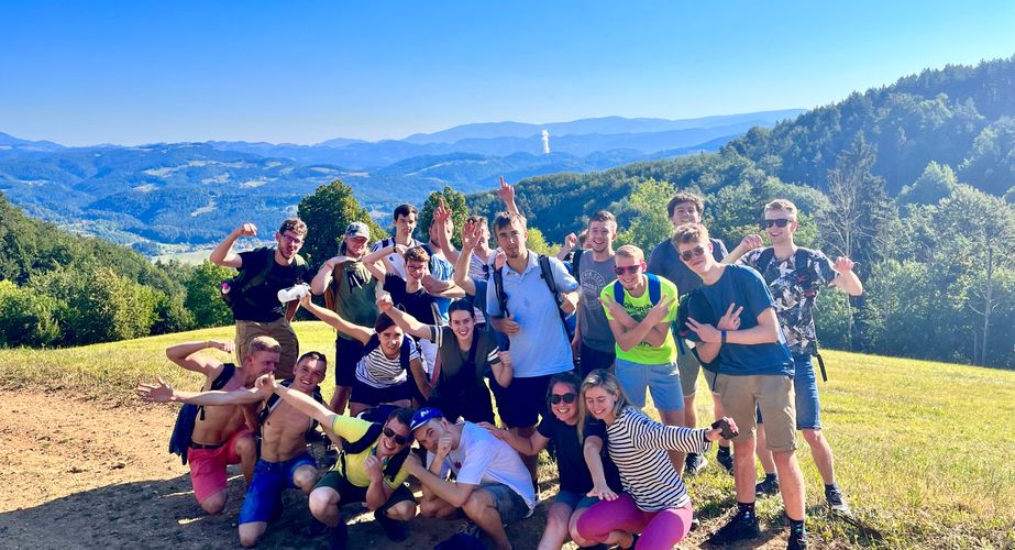 Groepsfoto bij uitzichtpunt Groepsfoto bij uitzichtpunt